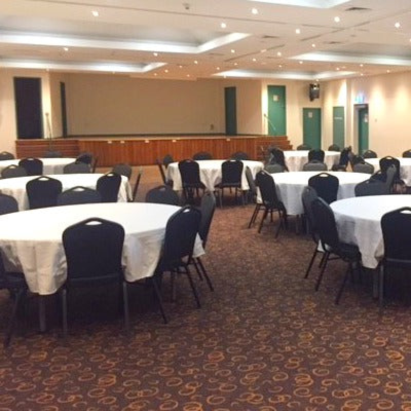 Manhattan Banquet Round Table - Image 3